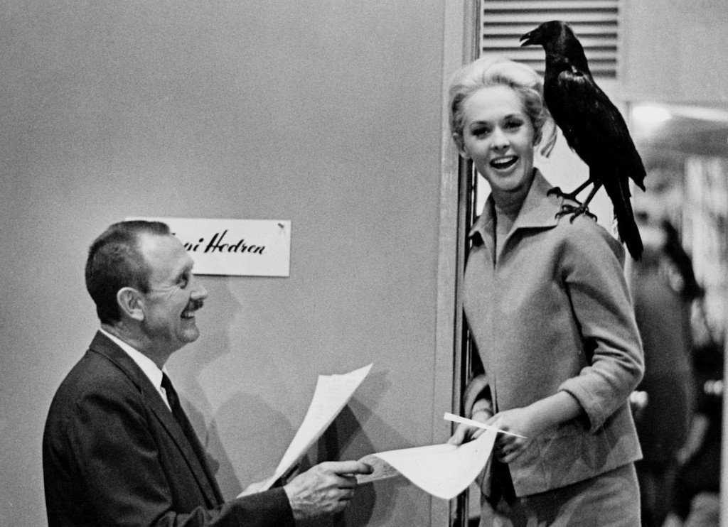 Tippi Hedren dietro le quinte de “Gli Uccelli“, 1963