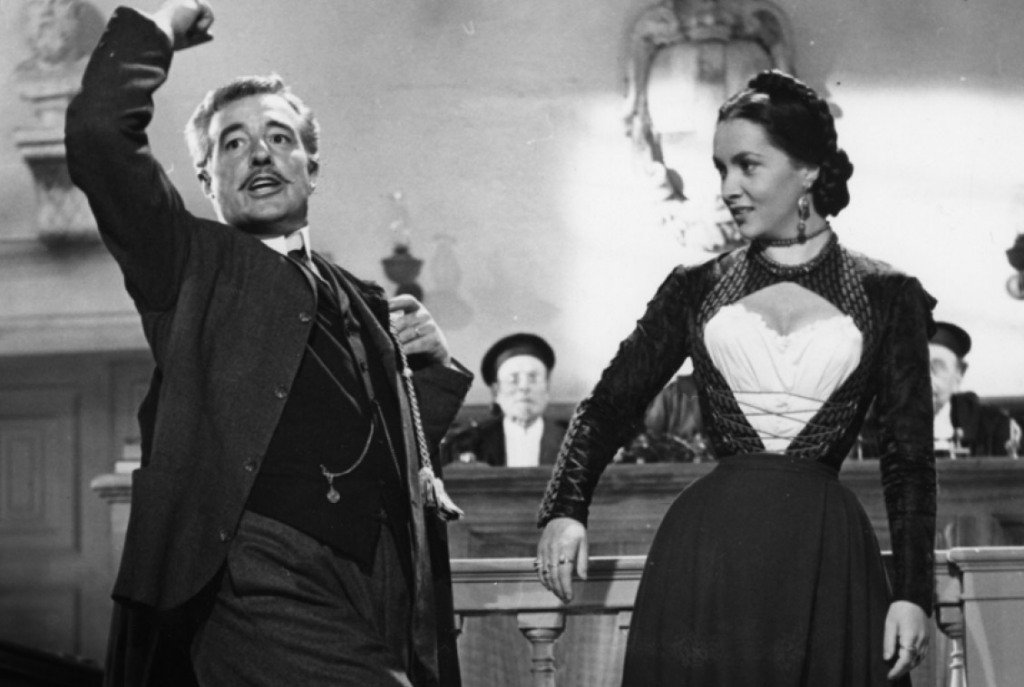 "Altri tempi" (1951): Vittorio De Sica declama la celebre battuta che conia il termine "maggiorata fisica".
