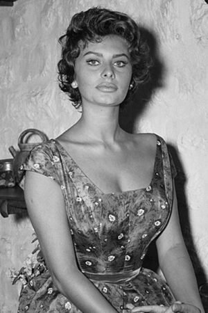 giovane sophia loren 1955-1960 capelli neri corti