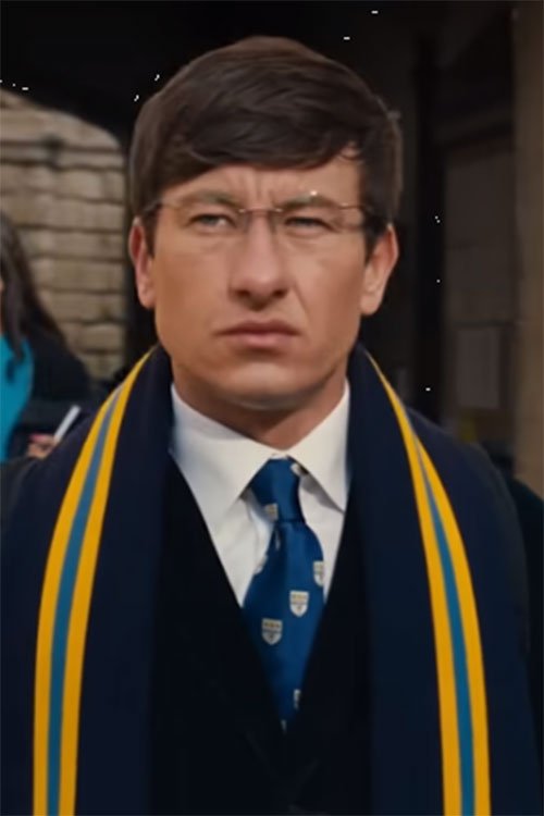 barry keoghan prime scene saltburn arrivo college con occhiali cravatta e sciarpa