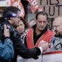 film in guerra stephane brize vincent lindon manifestazione sciopero telecamere interviste ai lavoratori in corteo